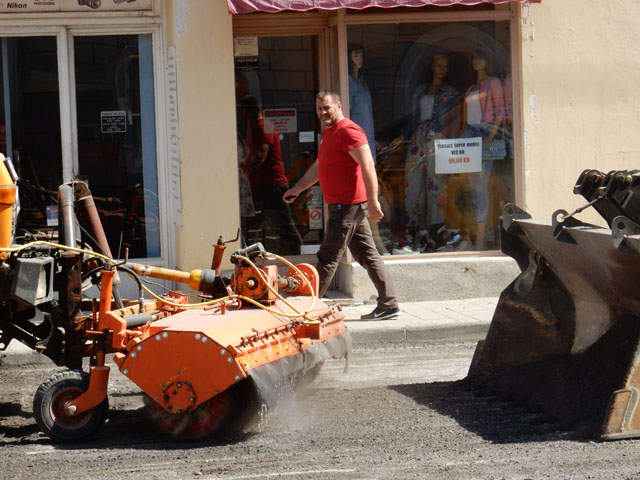 Čišćenje kolnika u Starčevićevoj ulici                                                                                                                                                                                                                    
